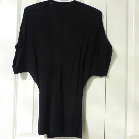 LE CHATEAU black deep v-neck short sleeve sweater top - Picture 7 of 9